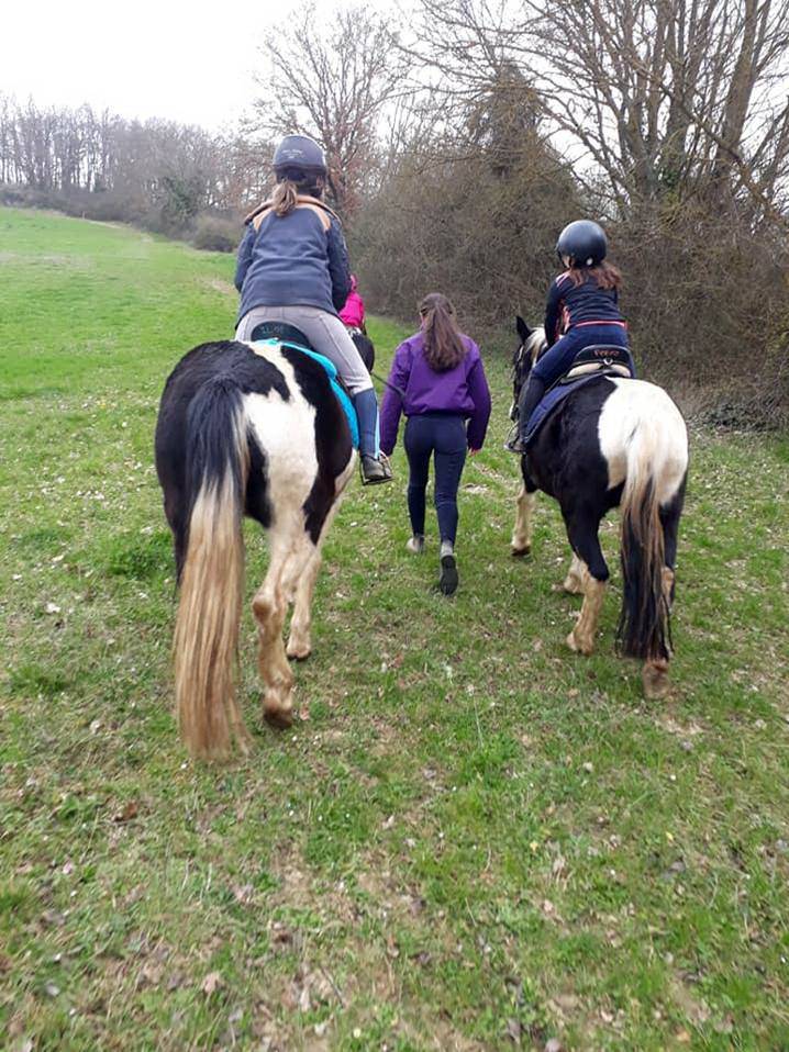 Chasse aux oeufs au Centre équestre de Bretx