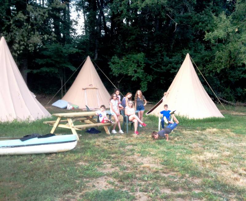 Vacances de juillet sous les tipis au Centre équestre de Fleeyres
