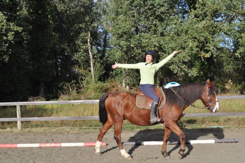 explosion de joie et magnifique confiance en son cheval sur tout type d'activité